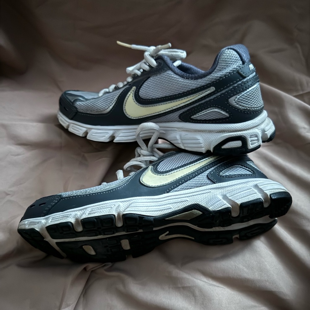 Women’s running sneakers